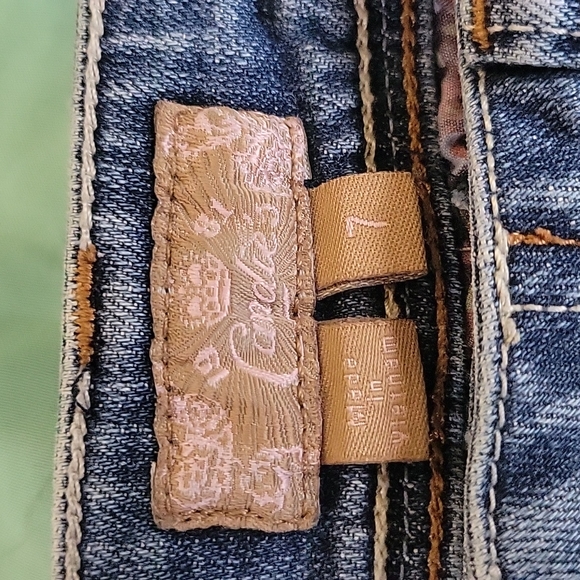 Blue Jeans - Picture 3 of 3